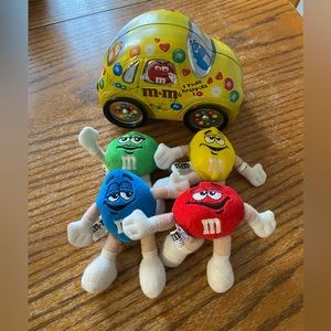 M&M’s Car Tin with 4 M&M’s Plush Magnets
